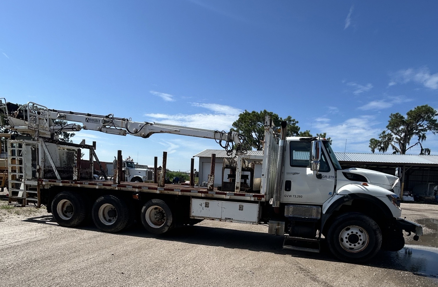 Image of 2011 INTERNATIONAL HI-RAIL GRAPPLE TRUCK