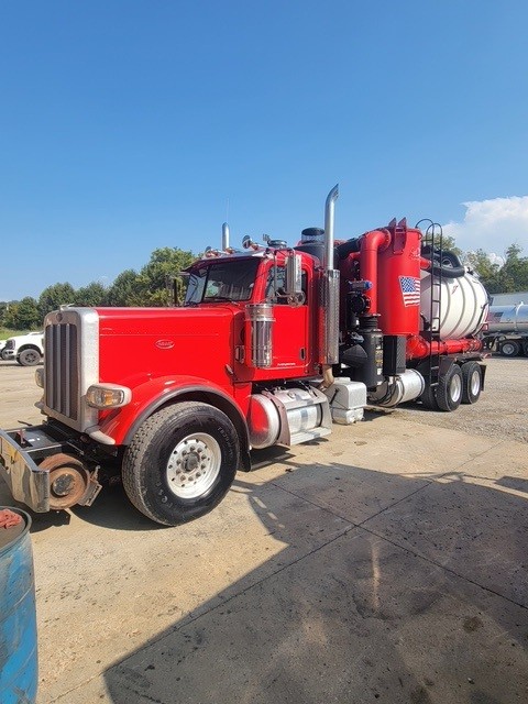 For Sale Hi-Rail Trucks: 2014 Peterbilt Glider High Rail Guzzler Vac Truck