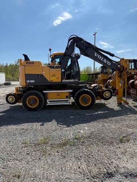 VOLVO HI-RAIL EXCAVATOR